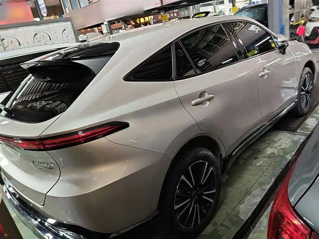 Venza 2022 Hybrid 2.5L CVT 2WD Premium Edition — миниатюра 7
