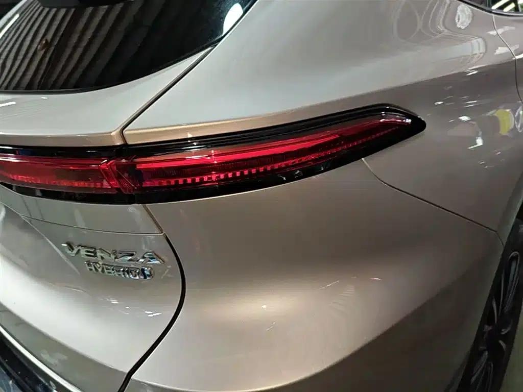 Venza 2022 Hybrid 2.5L CVT 2WD Premium Edition — миниатюра 8