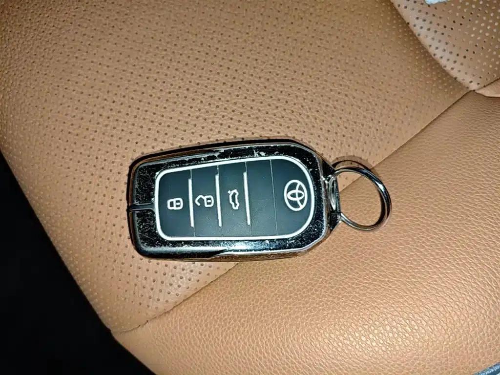 Venza 2022 Hybrid 2.5L CVT 2WD Premium Edition — миниатюра 9