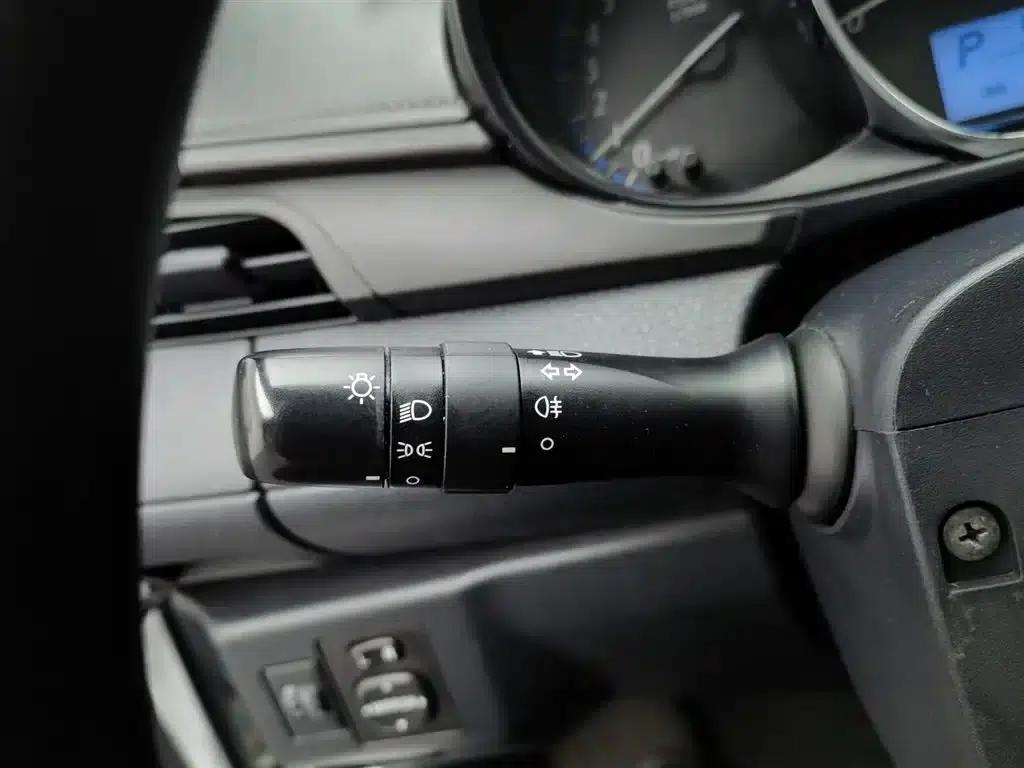 YARiS L 2017 1.5E CVT Dynamic Edition — миниатюра 21