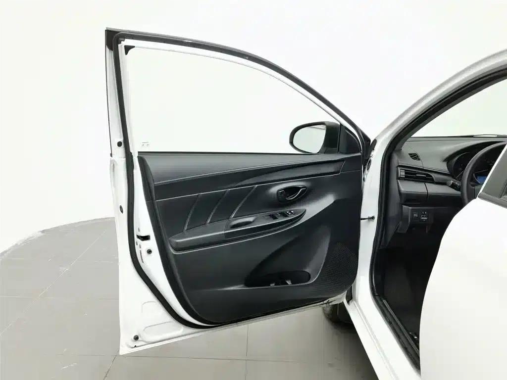 YARiS L 2017 1.5E CVT Dynamic Edition — миниатюра 8