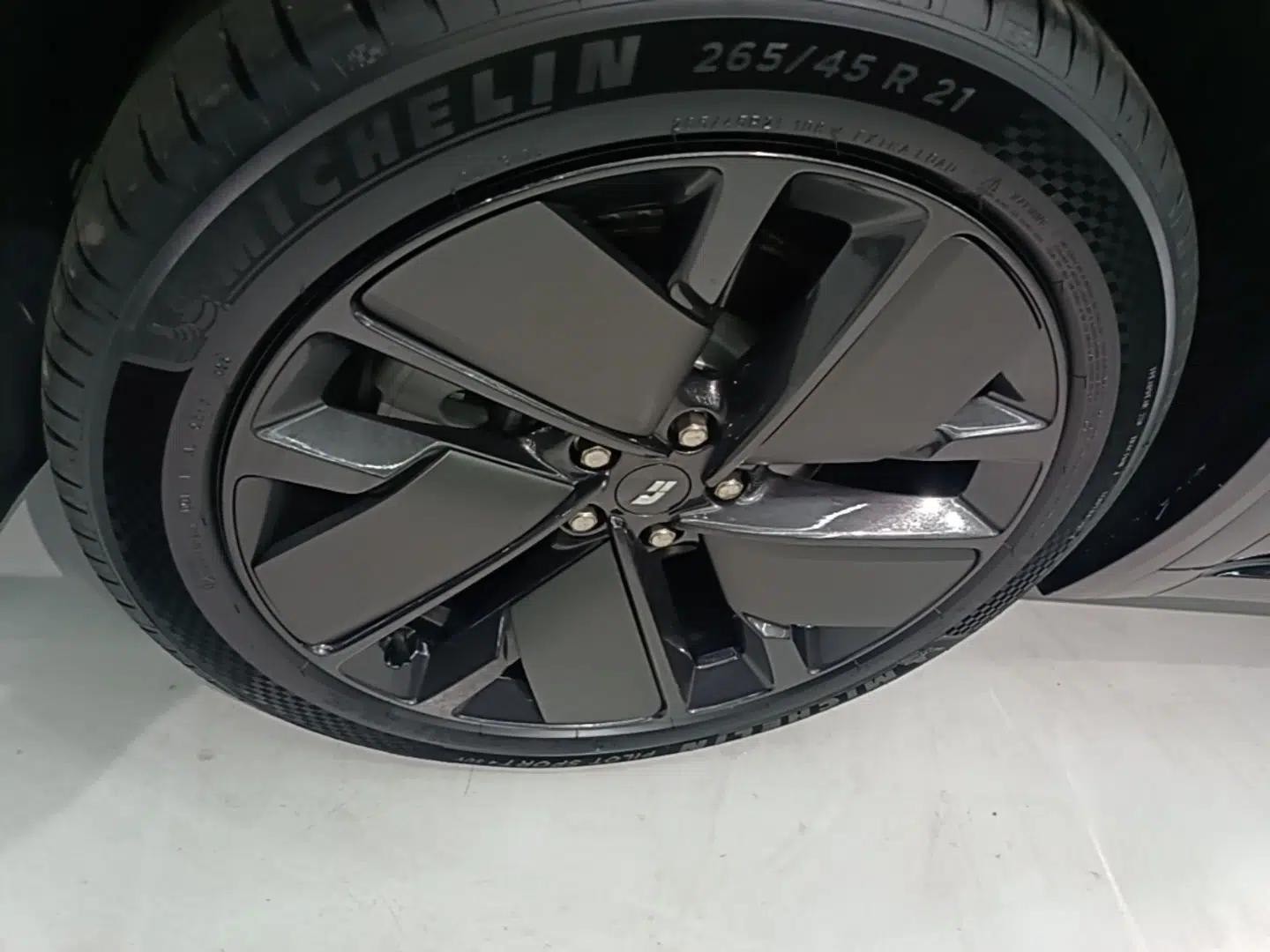 Li Auto L8 2025 Max Smart Refresh Edition — миниатюра 8