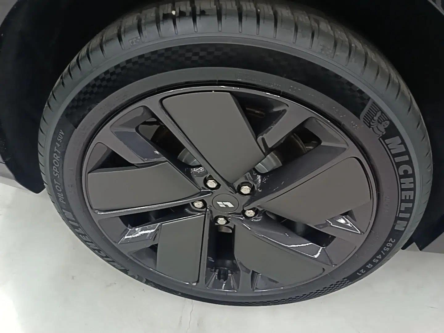 Li Auto L8 2025 Max Smart Refresh Edition — миниатюра 10