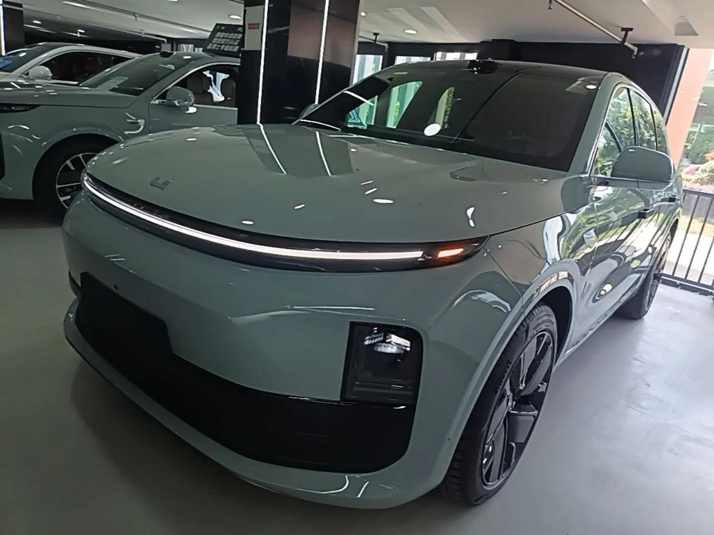 Li Auto L6 2025 Max Smart Refresh Edition — миниатюра 1