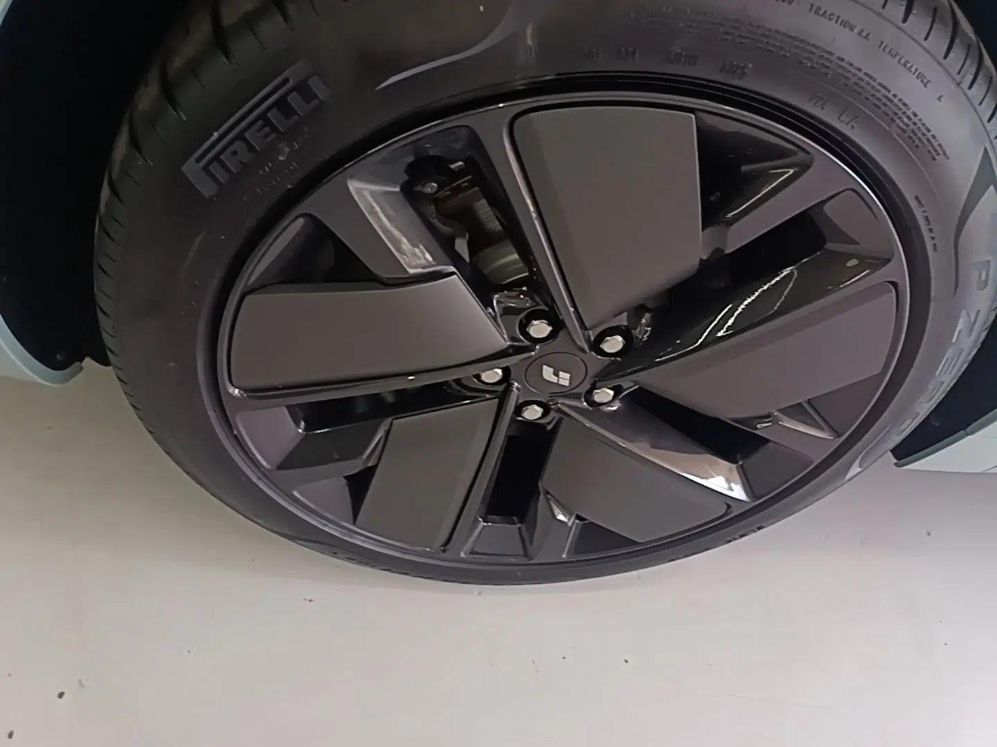 Li Auto L6 2025 Max Smart Refresh Edition — миниатюра 8