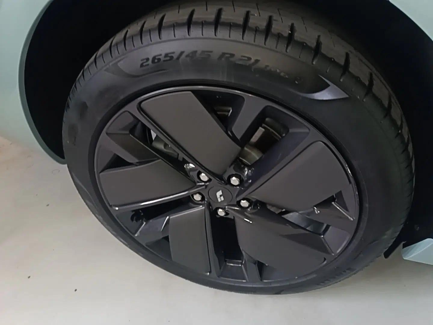 Li Auto L6 2025 Max Smart Refresh Edition — миниатюра 10