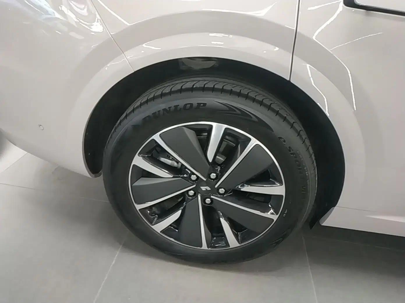 Li Auto L6 2025 Pro Smart Refresh Edition — миниатюра 10