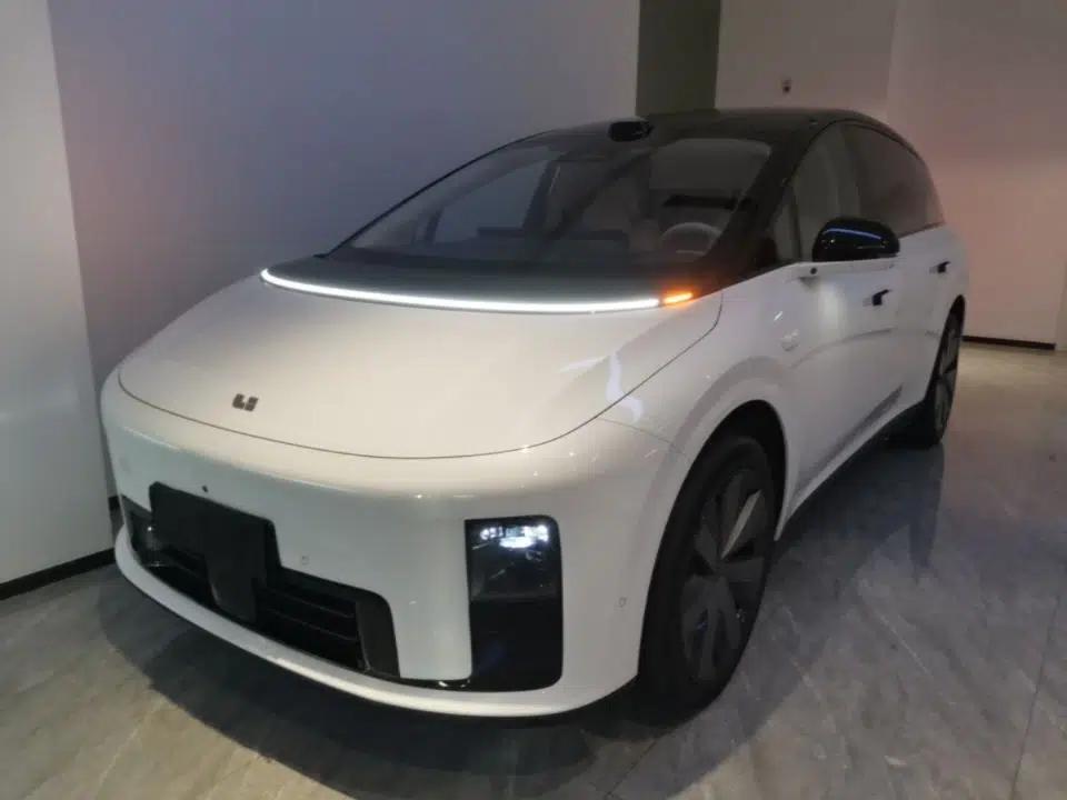 Li Auto i8 2025 Model Standard Version — миниатюра 1