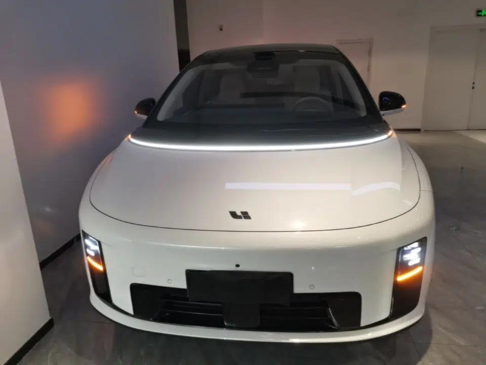 Li Auto i8 2025 Model Standard Version — миниатюра 2