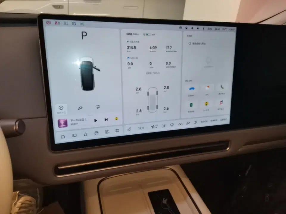 Li Auto i8 2025 Model Standard Version — миниатюра 16