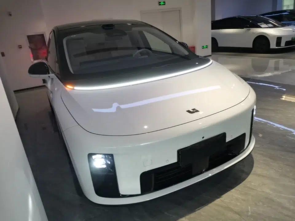 Li Auto i8 2025 Model Standard Version — миниатюра 3