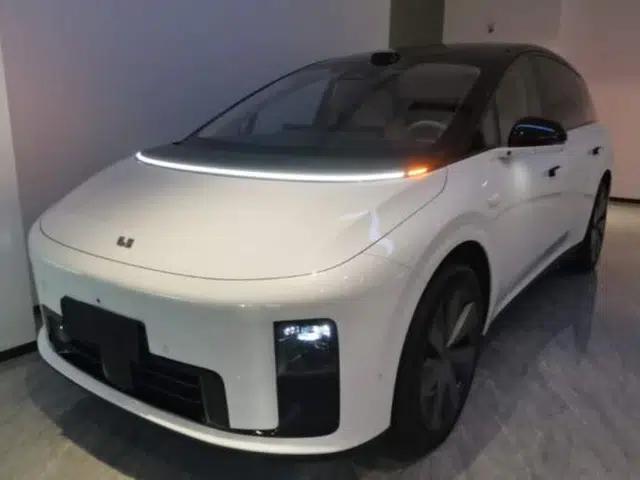 Li Auto i8 2025 Model Standard Version