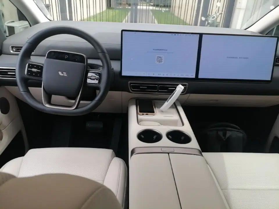 Li Auto MEGA 2025 Home Family Special Edition — миниатюра 13