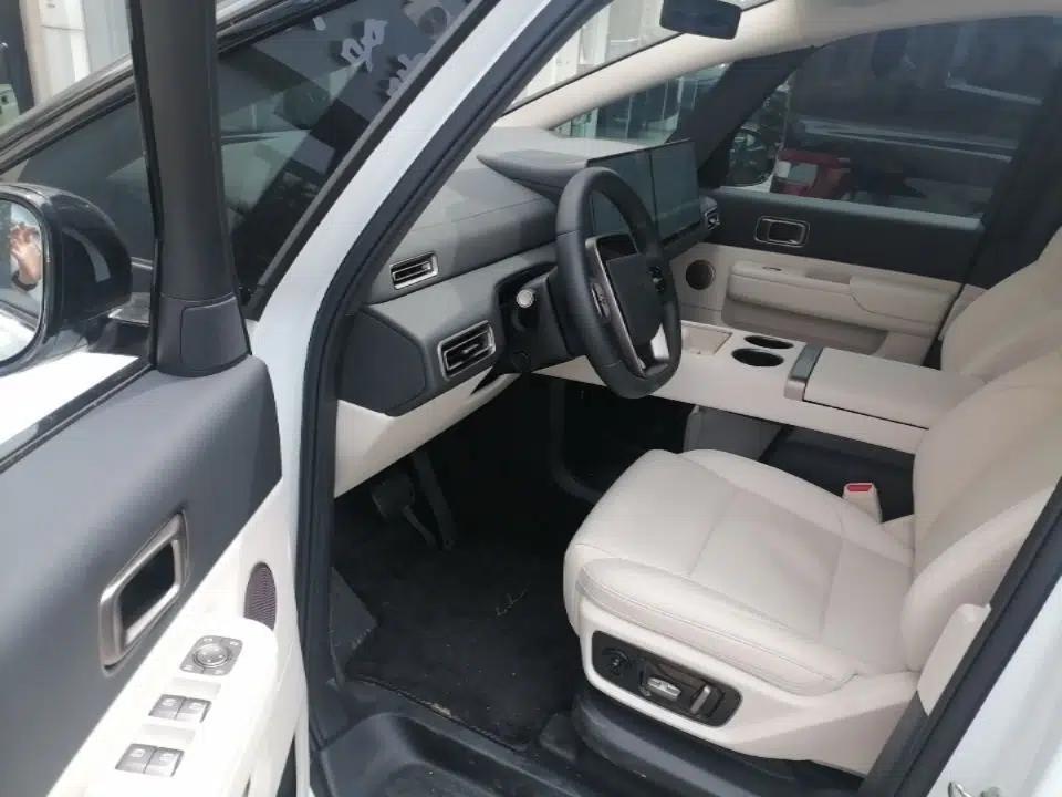Li Auto MEGA 2025 Home Family Special Edition — миниатюра 19