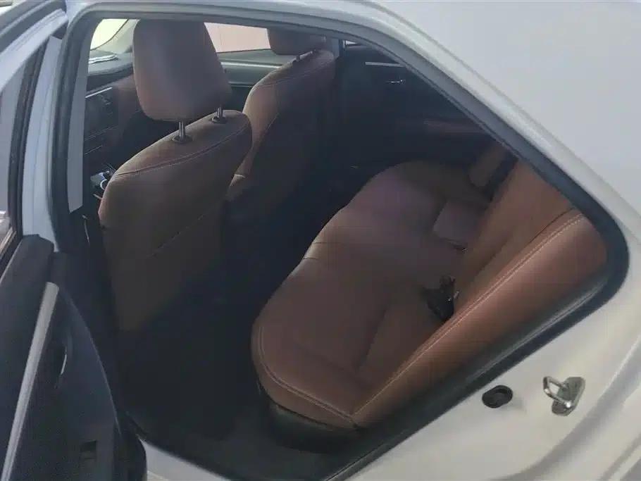 Corolla Hybrid E+ 2019 1.8L E-CVT Luxury Edition — миниатюра 11