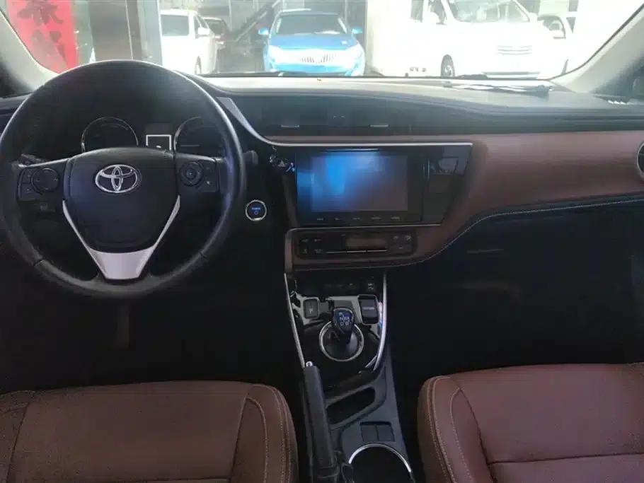 Corolla Hybrid E+ 2019 1.8L E-CVT Luxury Edition — миниатюра 12