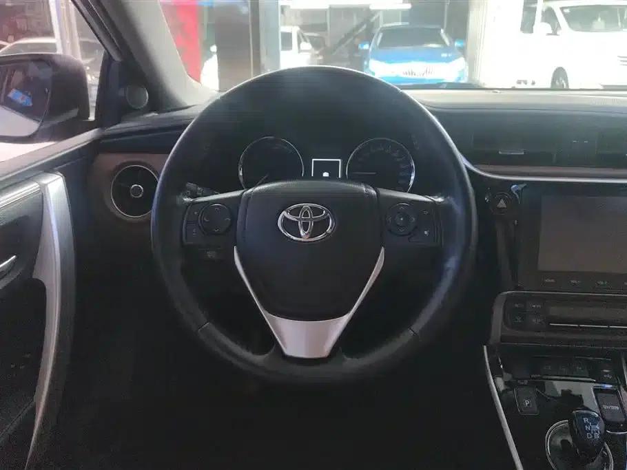 Corolla Hybrid E+ 2019 1.8L E-CVT Luxury Edition — миниатюра 15
