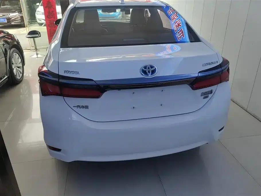 Corolla Hybrid E+ 2019 1.8L E-CVT Luxury Edition — миниатюра 4
