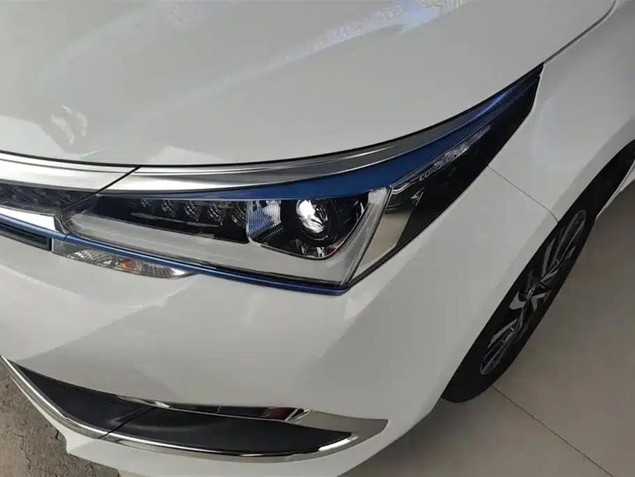 Corolla Hybrid E+ 2019 1.8L E-CVT Luxury Edition — миниатюра 5