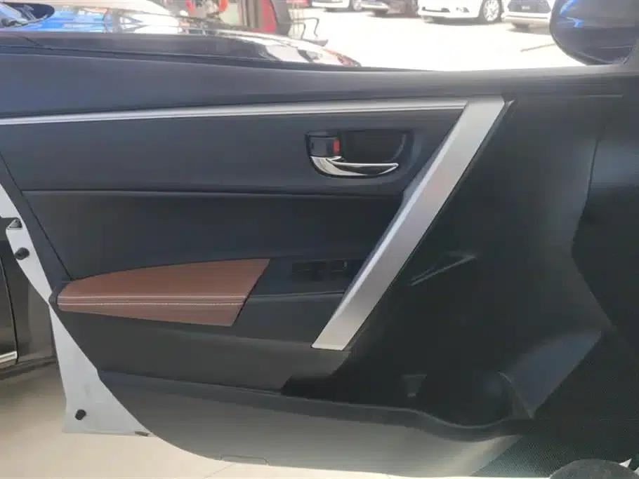 Corolla Hybrid E+ 2019 1.8L E-CVT Luxury Edition — миниатюра 7