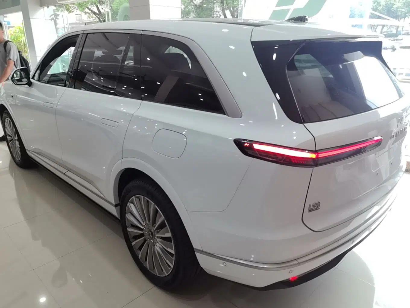 ONVO Luxeed L90 2025 Model—Pro Six-Seater Version — миниатюра 4