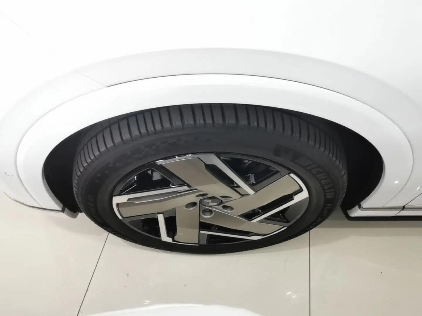 ONVO Luxeed L90 2025 Model—Max Six-Seater Version — миниатюра 8