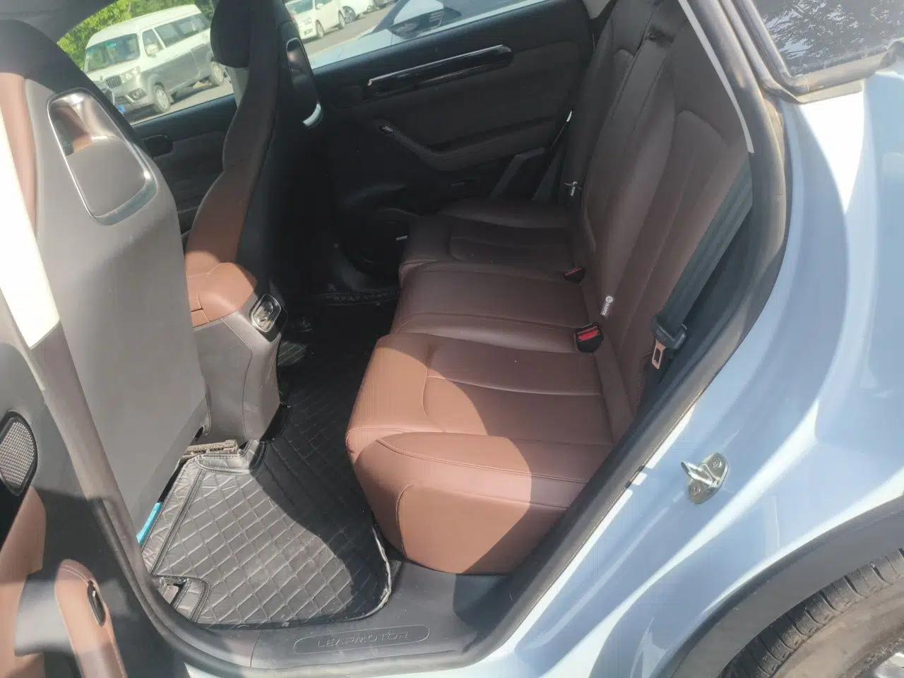 Leapmotor C11 2023 Range-Extended 300 Comfort Edition — миниатюра 18