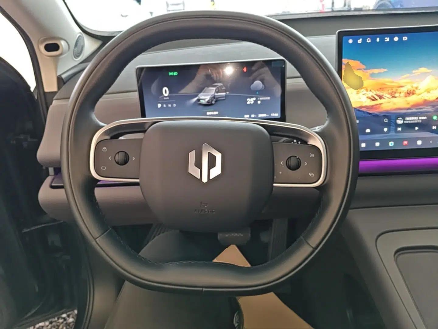 Leapmotor C16 2024 Range-Extended 200 Luxury Edition — миниатюра 14