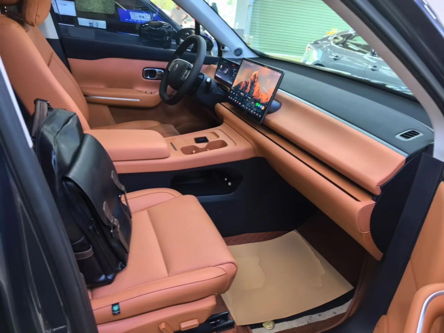 Leapmotor C16 2024 Range-Extended 200 Luxury Edition — миниатюра 23