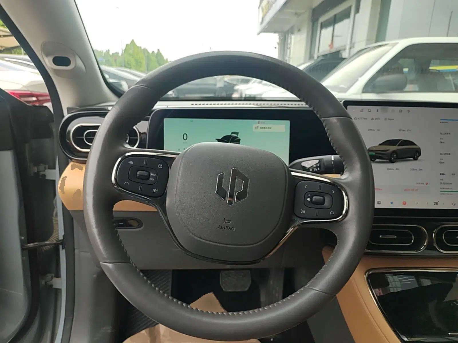 Leapmotor C01 2024 Range-Extended 316 Deluxe Edition — миниатюра 14