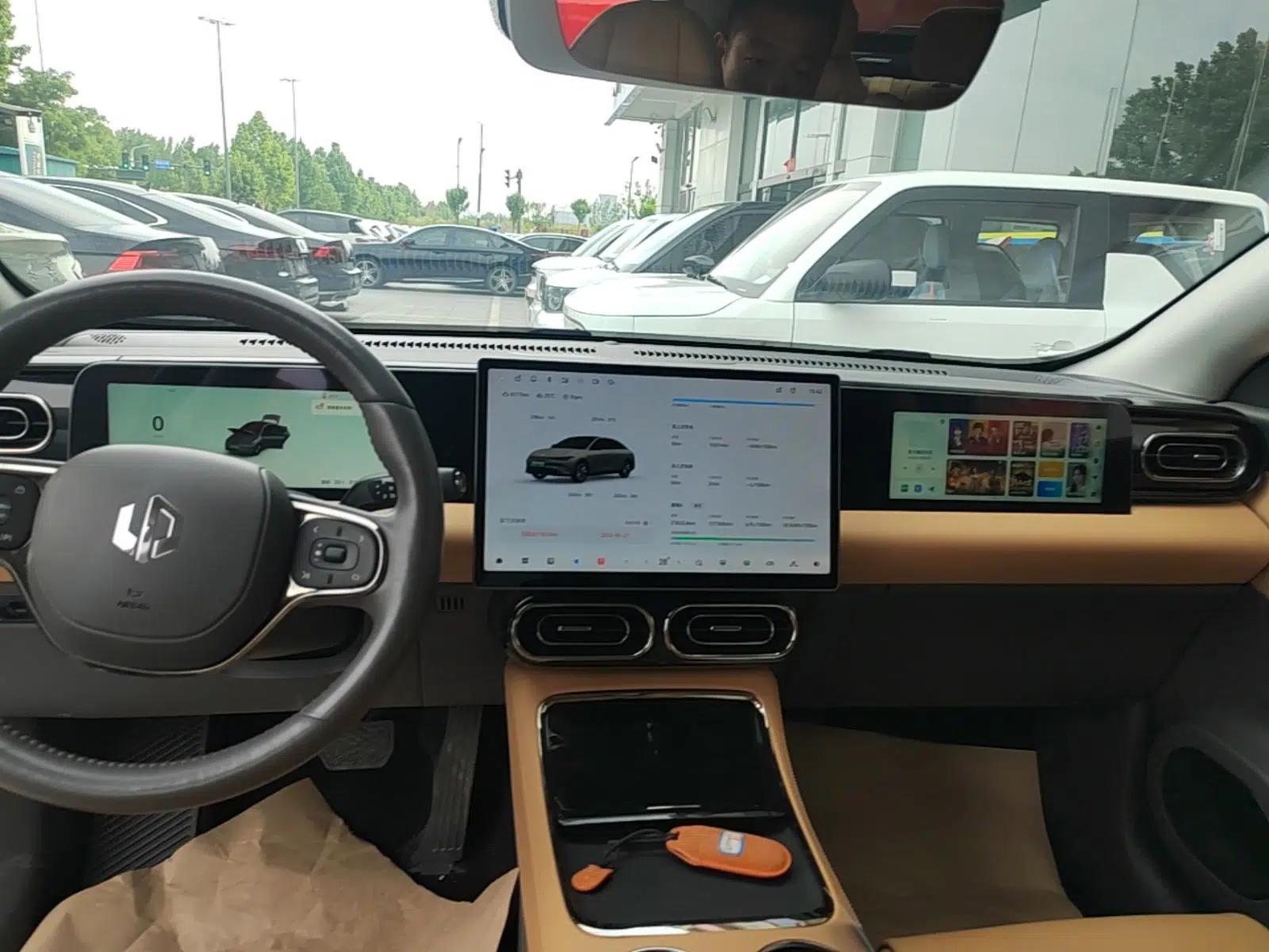 Leapmotor C01 2024 Range-Extended 316 Deluxe Edition — миниатюра 16