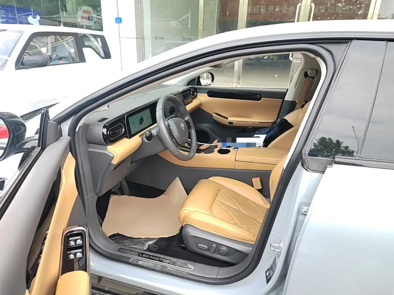 Leapmotor C01 2024 Range-Extended 316 Deluxe Edition — миниатюра 19