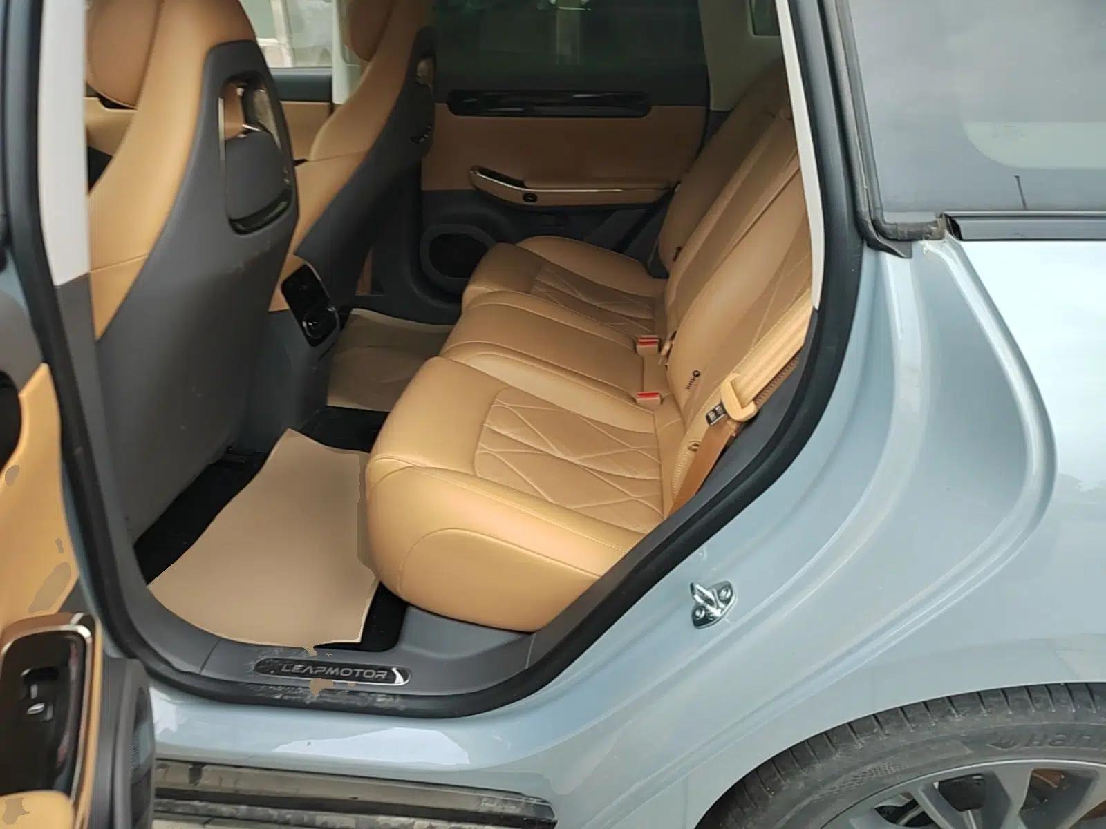 Leapmotor C01 2024 Range-Extended 316 Deluxe Edition — миниатюра 20