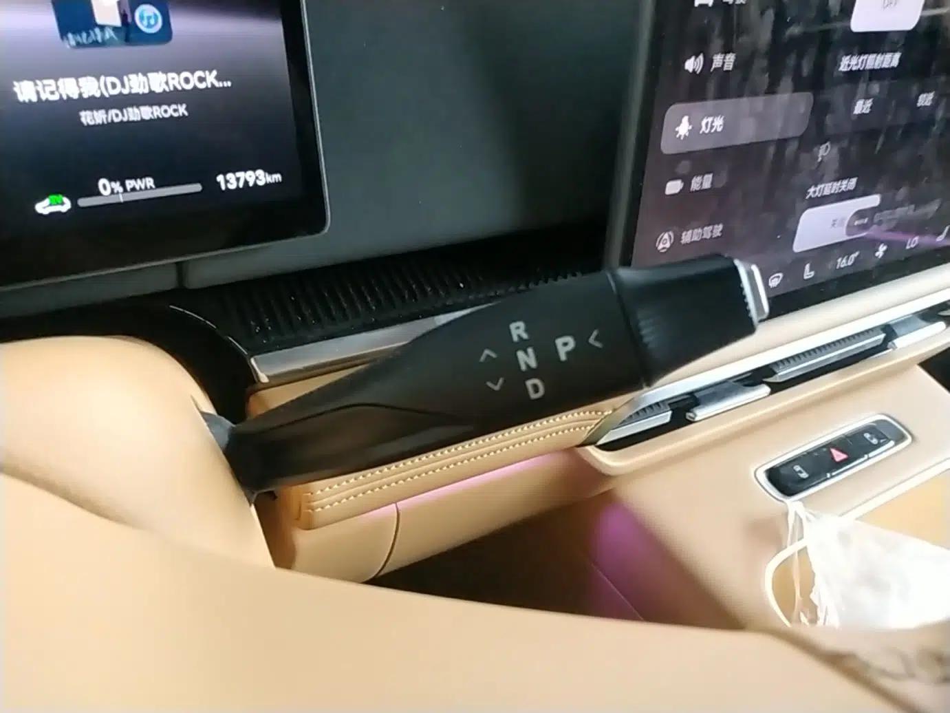 VOYAH Dream 2025 PHEV Four-Wheel Drive Prestige Qiankun Edition — миниатюра 16