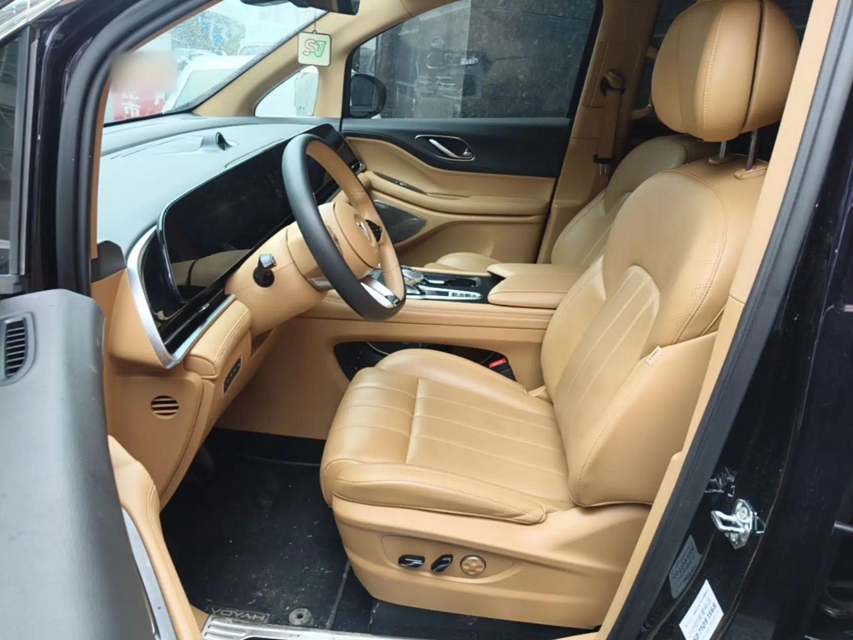 VOYAH Dream 2024 PHEV Extended-Range Premium Edition — миниатюра 18