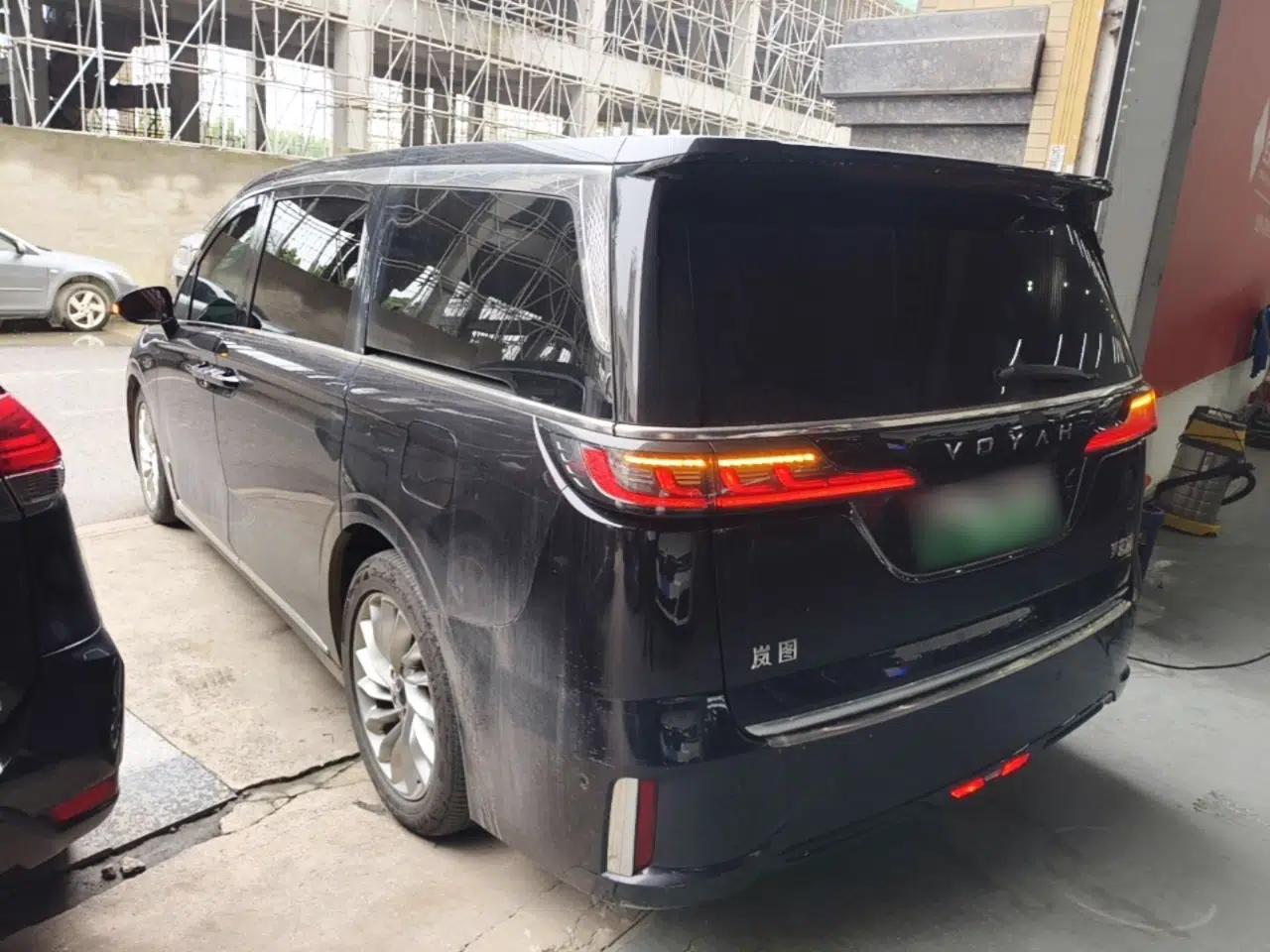 VOYAH Dream 2024 PHEV Extended-Range Premium Edition — миниатюра 4