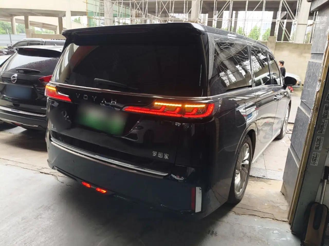 VOYAH Dream 2024 PHEV Extended-Range Premium Edition — миниатюра 6