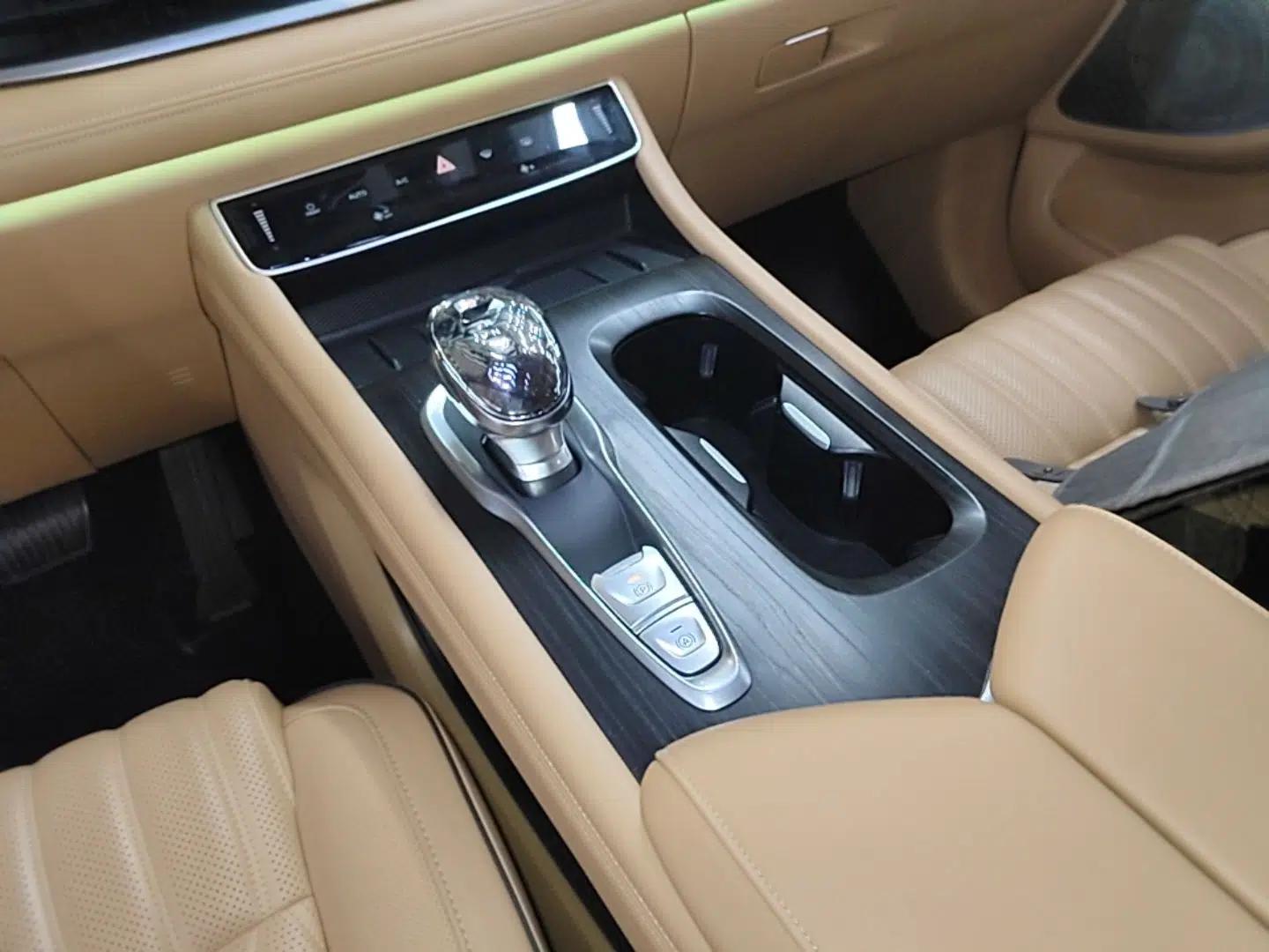 VOYAH Dream 2024 PHEV Ultra-Long Range Flagship Edition — миниатюра 16