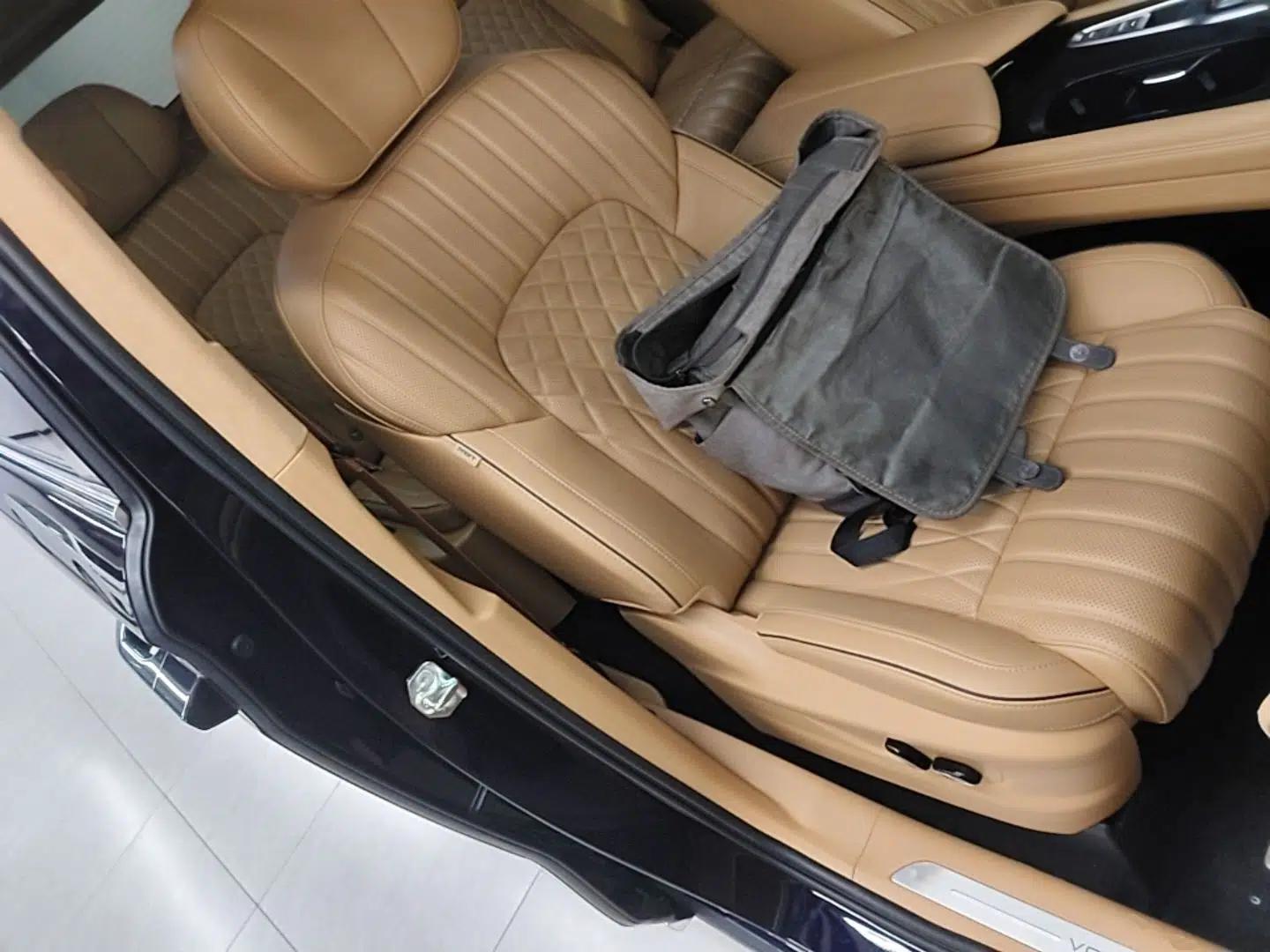 VOYAH Dream 2024 PHEV Ultra-Long Range Flagship Edition — миниатюра 23