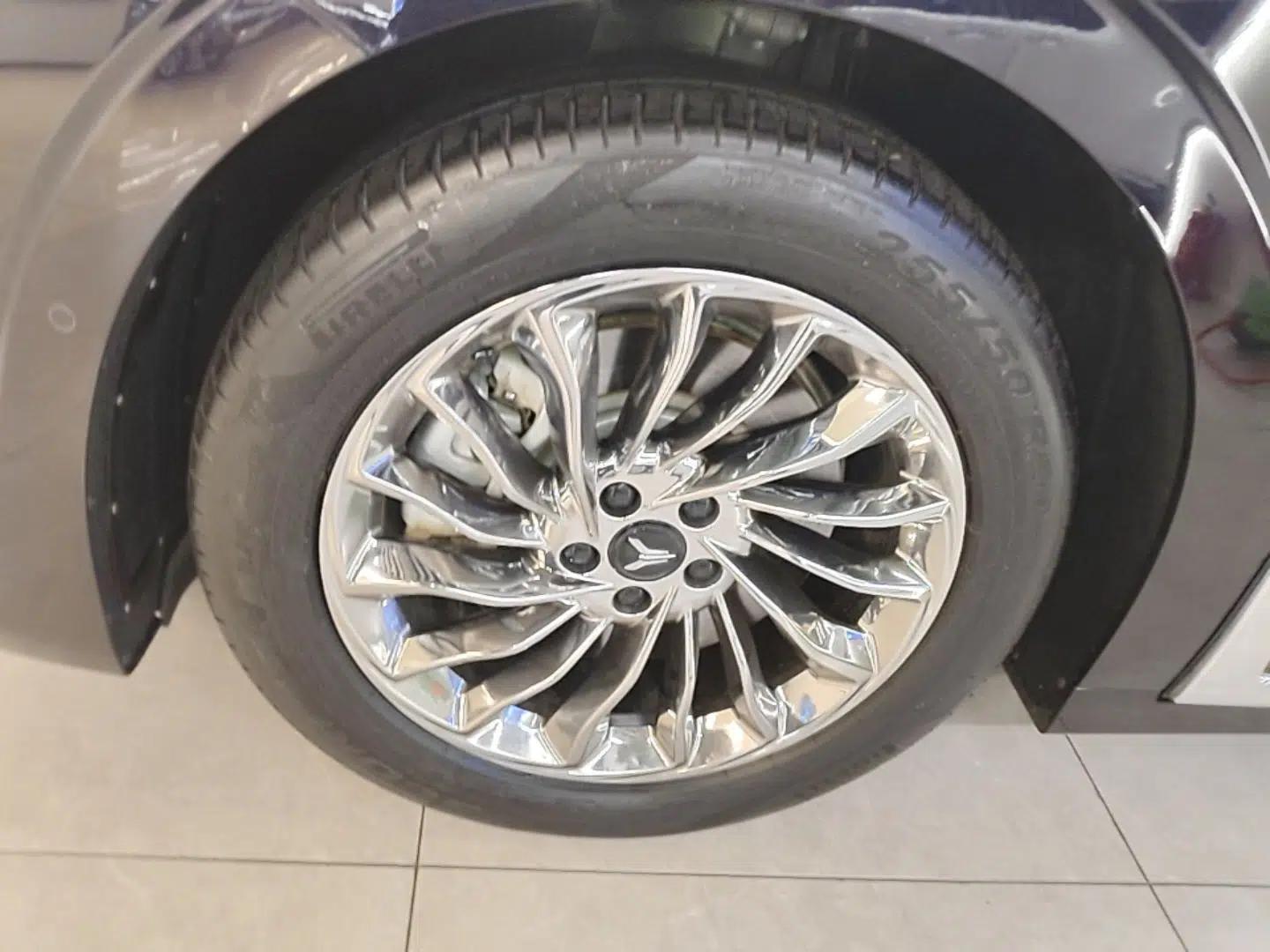 VOYAH Dream 2024 PHEV Ultra-Long Range Flagship Edition — миниатюра 9
