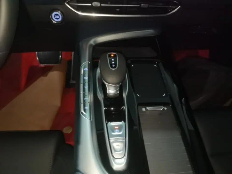 VOYAH FREE 2021 Four-Wheel Drive Standard Range-Extended Exclusive Luxury Package — миниатюра 17