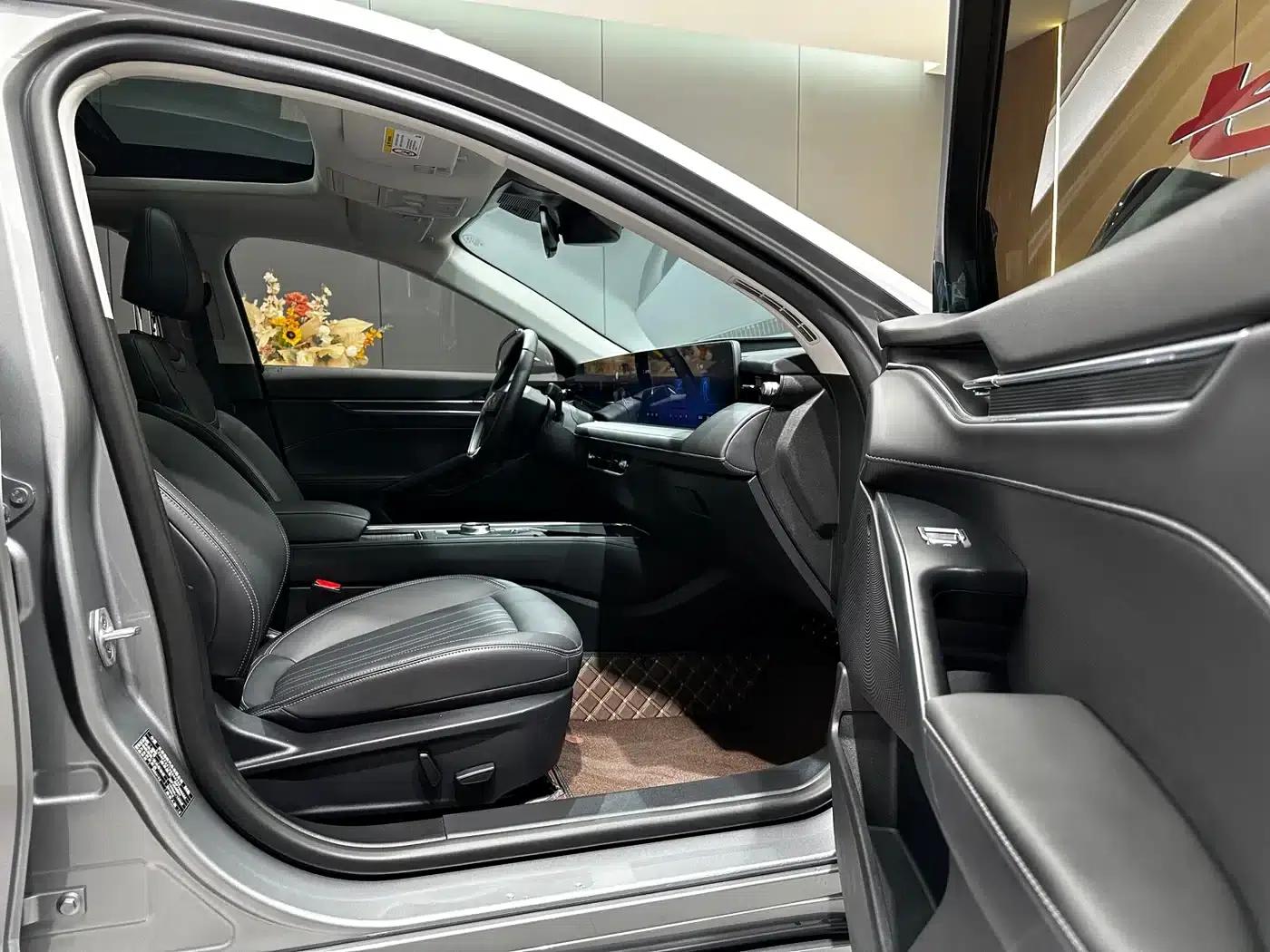 2025 Ford Mondeo 2.0T EcoBoost Luxury — миниатюра 11