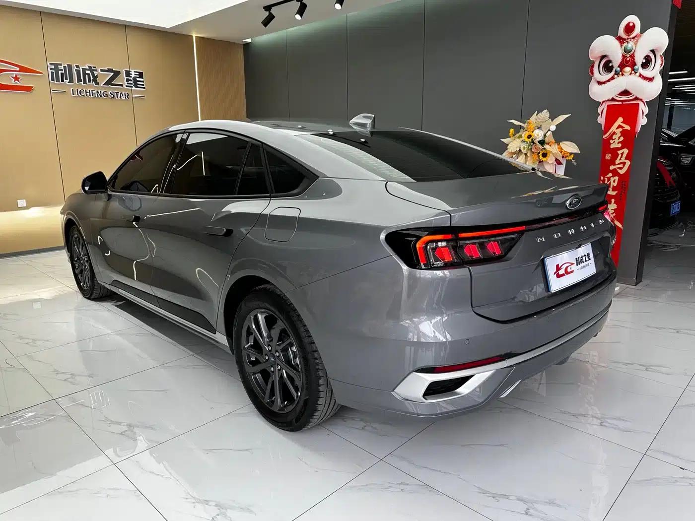2025 Ford Mondeo 2.0T EcoBoost Luxury — миниатюра 4