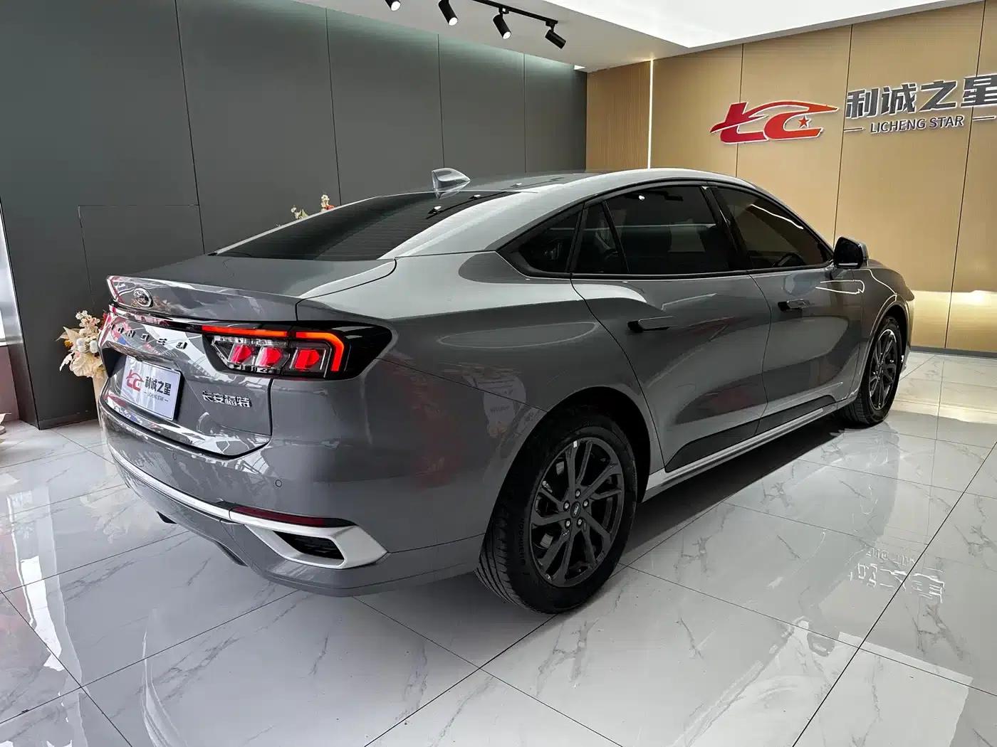 2025 Ford Mondeo 2.0T EcoBoost Luxury — миниатюра 6