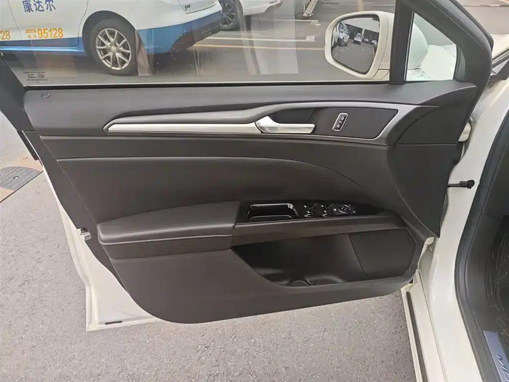 2013 Ford Mondeo 1.5L GTDi180 Fashion Edition — миниатюра 13