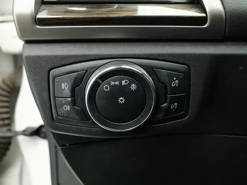 2013 Ford Mondeo 2.0L GTDi200 Luxury — миниатюра 21