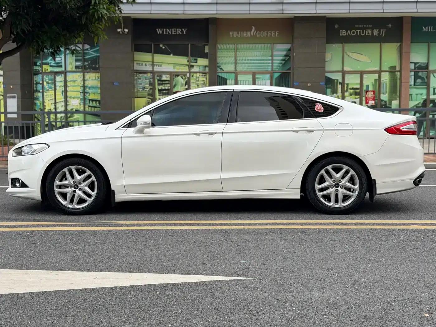 2013 Ford Mondeo 1.5L GTDi180 Fashion Edition — миниатюра 13