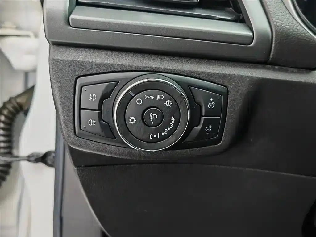 2013 Ford Mondeo 1.5L GTDi180 Fashion Edition — миниатюра 21