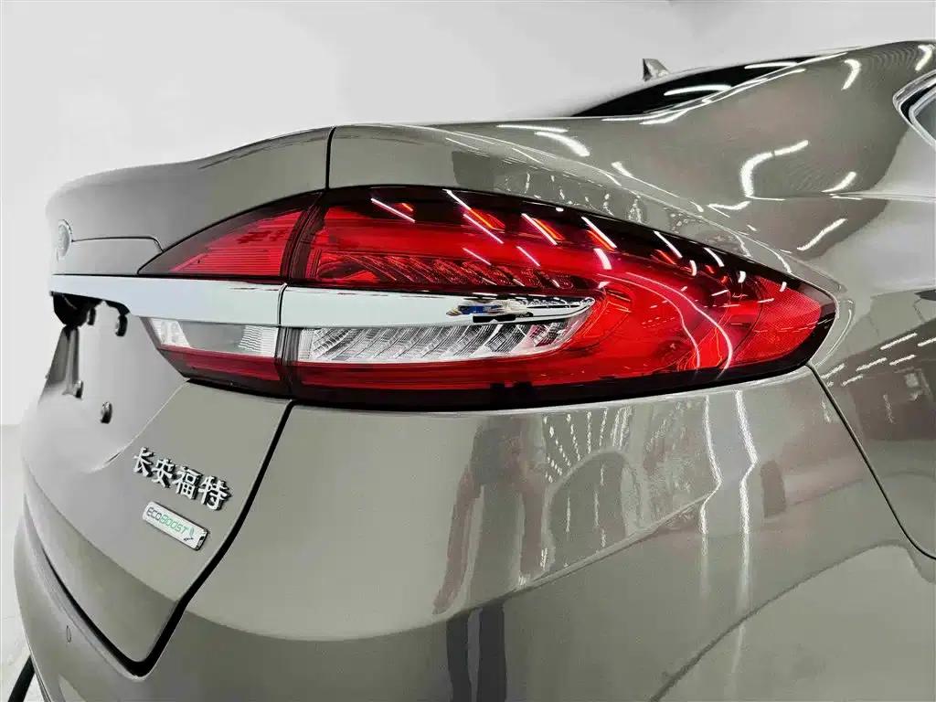 2017 Ford Mondeo EcoBoost 180 Luxury — миниатюра 22