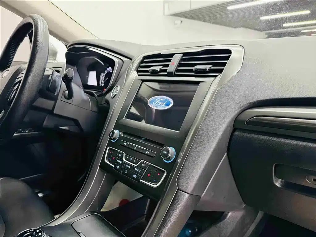 2017 Ford Mondeo EcoBoost 180 Luxury — миниатюра 26
